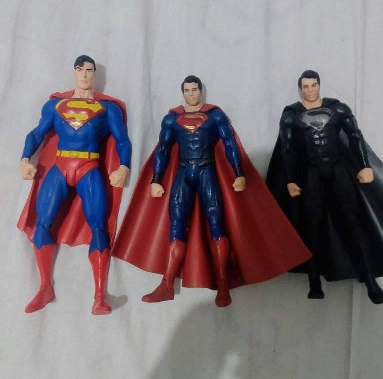 Vendo (r0) ou troco lote bonecos dc Superman.
 Onde o superman clássico esta …