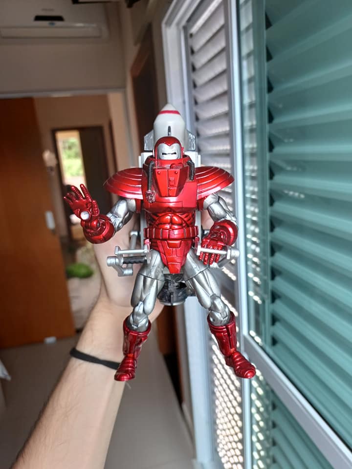 Silver Centurion marvel legends toybiz.
 Alguém tem uma noção de preço para essa…