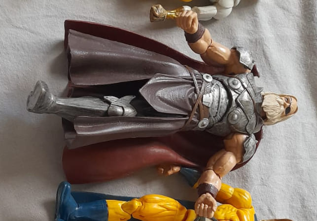 Procuro peças baf.
 Braços Rei Thor
 Perna direita Odim/Rei Thor
 Mjolnir e Espa…