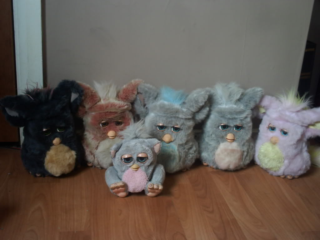 PROCURO FURBY ANTIGO 2005 1998 2000, FUNCIONANDO OU SEM FUNCIONAR DESSES MODELOS…