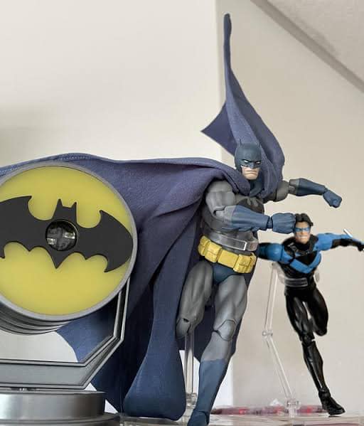 Procuro Mafex Hush Batman e/ou Nightwing