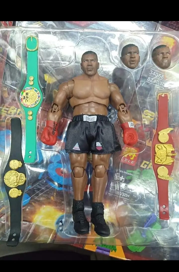 Procuro para adquirir, figura de ação do lutador Mike Tyson, em bom estado, usad…